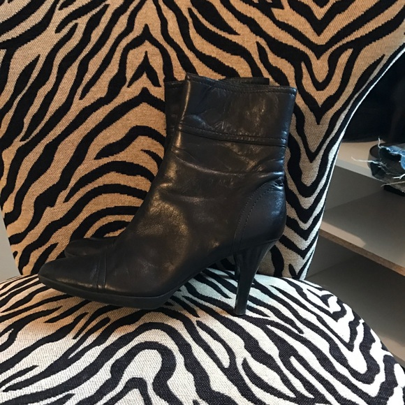 Black LEATHER Booties - Picture 3 of 6